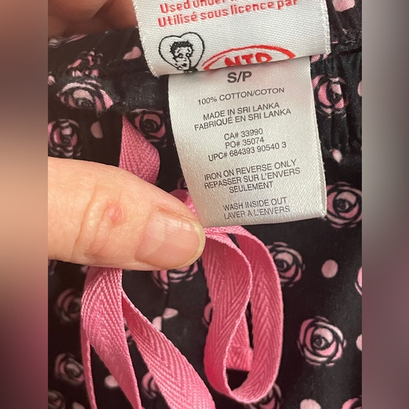 Betty Boop two Piece Pyjama Set in Size XS (Top) & Small (Shorts). - Picture 9 of 16